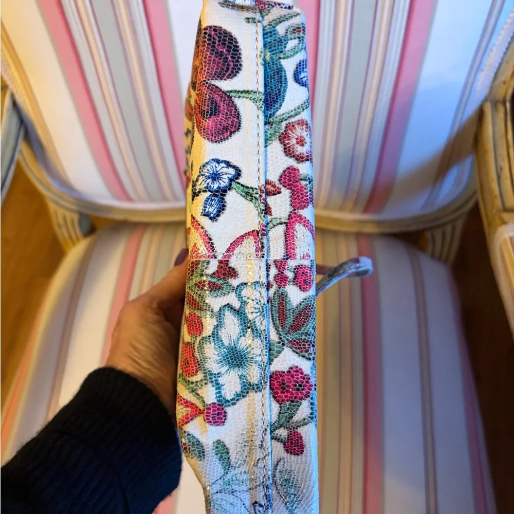 NWT - Adorable Hobo Lana Crossbody - Picture 4 of 7